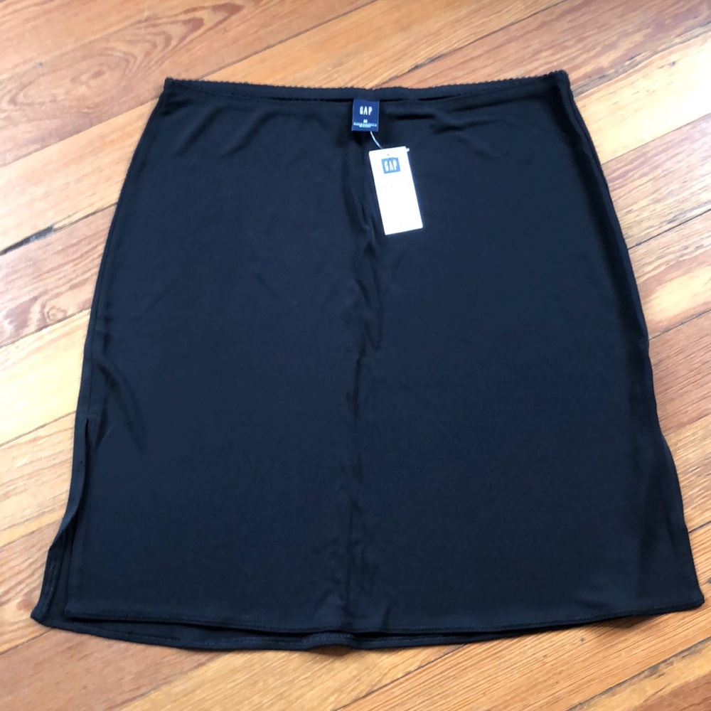 Simple GAP Skirt w/ Slit